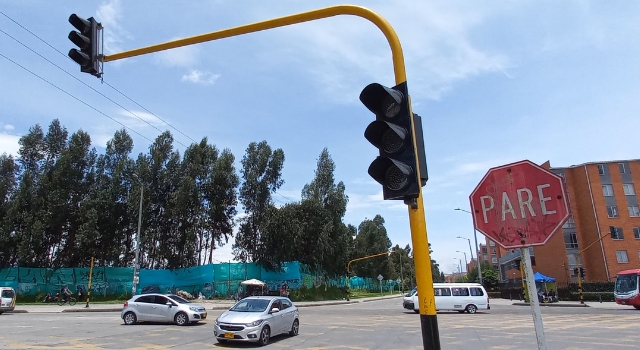 En Ciudad Verde siguen preocupados por el daño de los semáforos