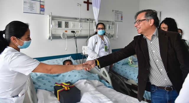 Petro visitó a los niños rescatados en Guaviare, están estables en el Hospital Militar