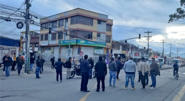 Conductores bloquean vías en Zipaquirá