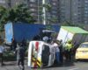 Nuevo volcamiento entre un vehículo tipo van y un furgón al sur de Bogotá