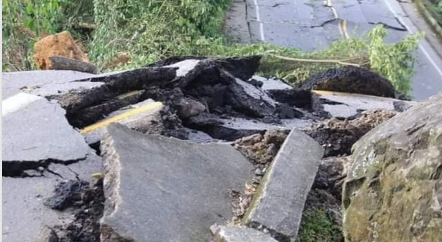 Deslizamiento de tierra destruyó gran parte de la vía que conduce a Bucaramanga