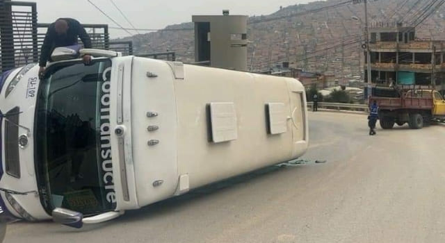 buseta se volcó en Soacha