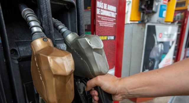 Precio de la gasolina subiría 400 pesos para el mes de noviembre