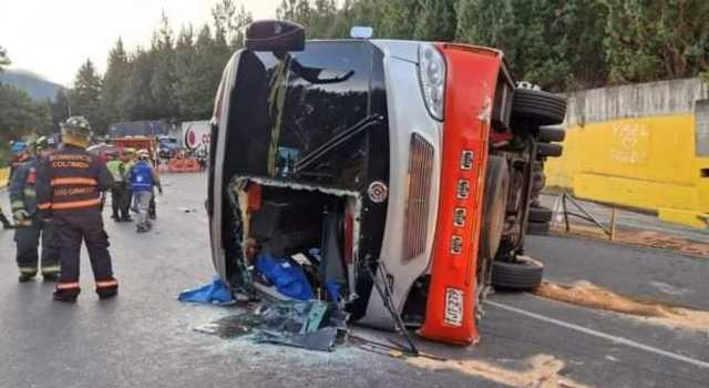 Flota se volcó en la Línea, dos personas perdieron la vida