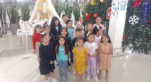 Las voces de los niños de Fusagasugá acompañan la novena navideña en Avenida Centro Comercial