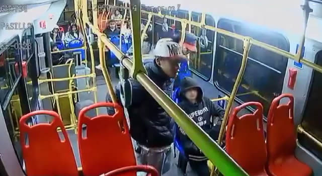 Futbolista sufrió violento atraco dentro de un bus del SITP en Bogotá