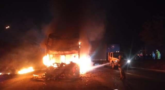 Bus se incendió en Silvania, más de 40 pasajeros lograron evacuar