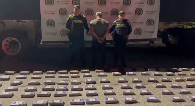 Policía Cundinamarca encuentra cargamento de cocaína en las llantas de un tractocamión