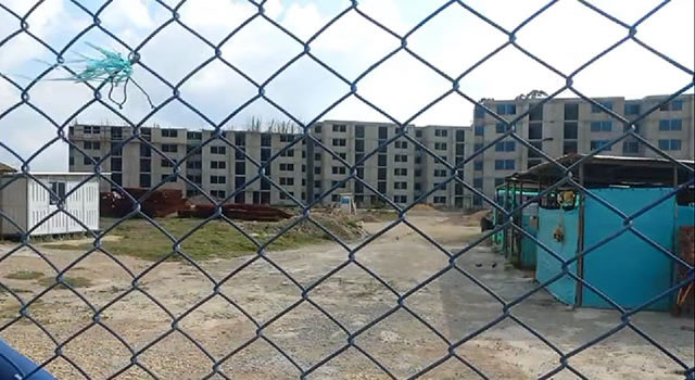 Denuncian demora en la entrega de apartamentos del proyecto Azure en Soacha