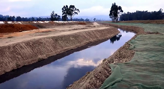 Trabajos preventivos en el río Soacha para enfrentar temporada invernal