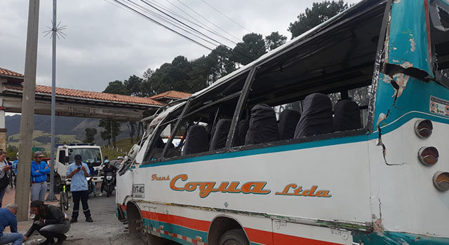 Grave accidente de un bus en Zipaquirá, Cundinamarca, deja 25 heridos