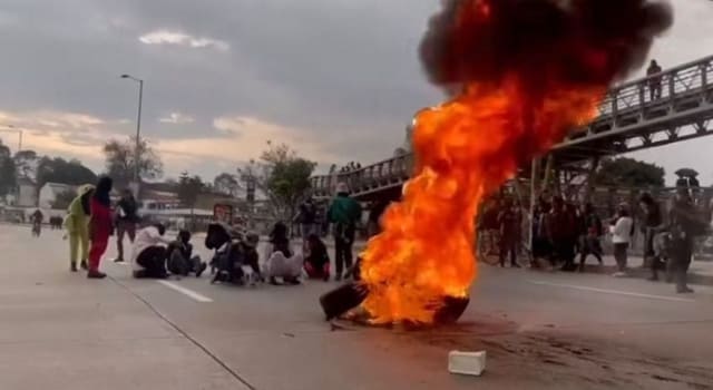 Encapuchados intentaron incendiar la estación Ciudad Universitaria