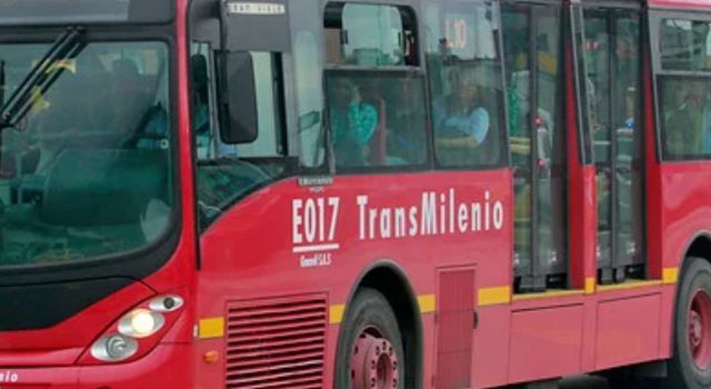 Bus de Transmilenio tuvo una falla mecánica que causó caos en la movilidad