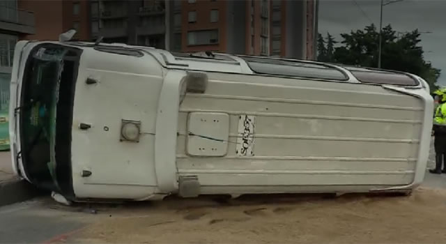 Accidente de tránsito en la avenida Boyacá paralizó el tráfico, un ciclista lo hizo volcar