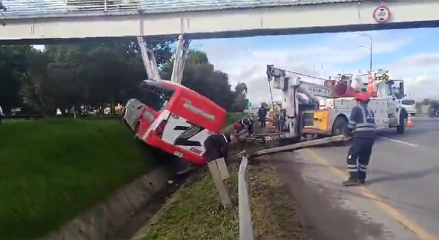 Accidente en la vía Chía-Bogotá, conductor perdió el control
