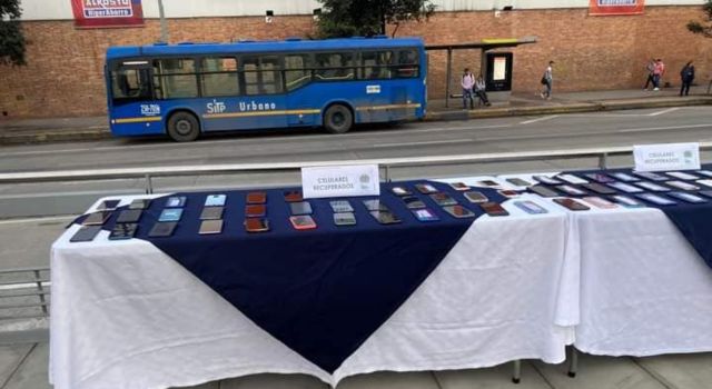 Recuperación de celulares en la estación de Transmilenio Ricaurte