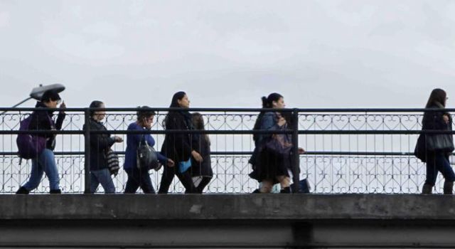 Familiares de joven arrojado de un puente tras un asalto en Bogotá piden justicia
