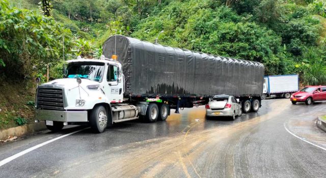 Accidente en La Corcova involucró a un autobús y un campo