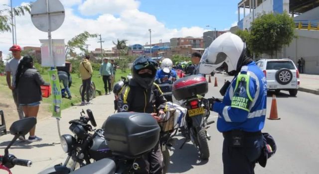 Operativo evitó motos parqueadas en espacio público frente al Centro Comercial Mercurio de Soacha