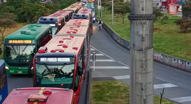 Caos en Transmilenio por accidente de tránsito en la autopista Sur