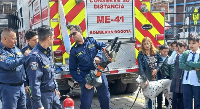 Bomberos de Bosa llevaron varias actividades al colegio Carlos Albán Holguín