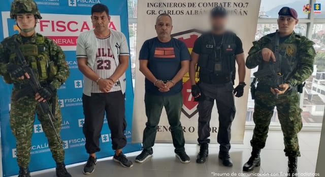 Desmantelan banda criminal que expendía armas militares