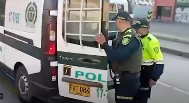 hombre que llevaba un arma traumática en Transmilenio