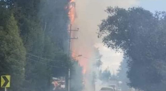 Incendio en la carretera que conecta Tenjo y Siberia