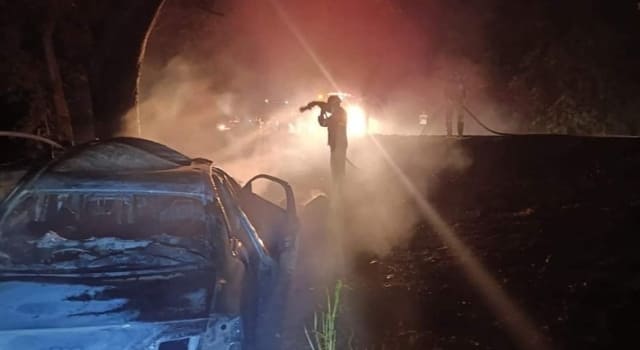 Vehículo incendiado en la vía Venadillo - Lérida tras fuerte choque