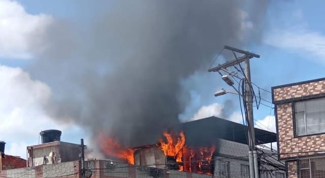 Incendio estructural a la altura de Terreros barrio Rincón de Santa fe