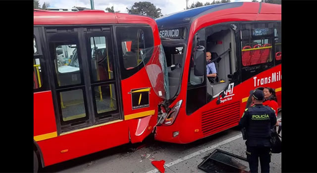 Accidente en Transmilenio tras el choque de dos buses en la autopista Norte