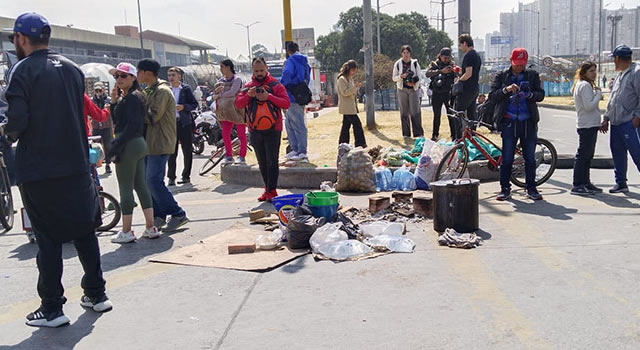 Persiste bloqueo en Bosa por paro camionero, no hay paso en ambos sentidos