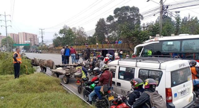 Recicladores bloquearon la calle 13 de Bogotá, hay complicaciones en la movilidad