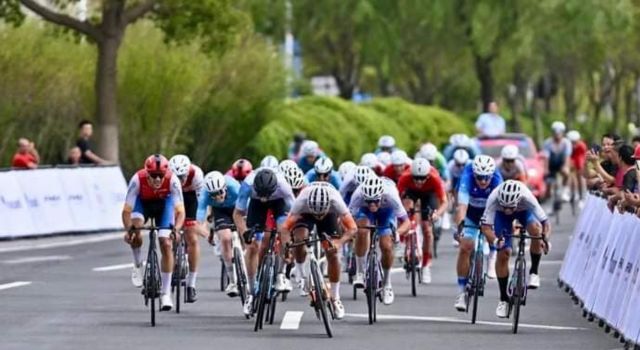 Ciclista soachuno dejó en alto a la ciudad en la tercera etapa del Tour Shanghái 2024