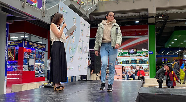 Pasarela de la moda en amor y amistad en Vívelo Mercurio Centro Comercial de Soacha