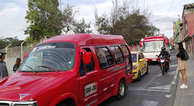 Desorganización en la movilidad en Soacha amenaza integridad de estudiantes y padres de familia