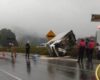 Furgón se volcó a la altura del Puente de Boyacá, no hay personas heridas