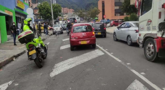 Distrito busca combatir el problema de vehículos mal estacionados en Bogotá