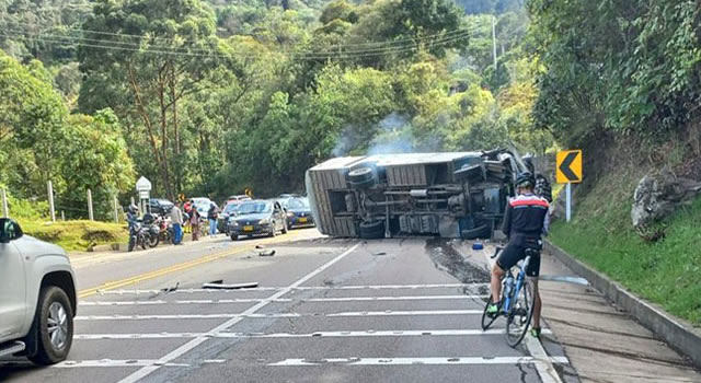 A seis asciende el número de fallecidos en el accidente en la vía Bogotá-La Mesa, CEN se pronuncia