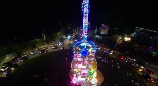 guitarra gigante en Ibagué