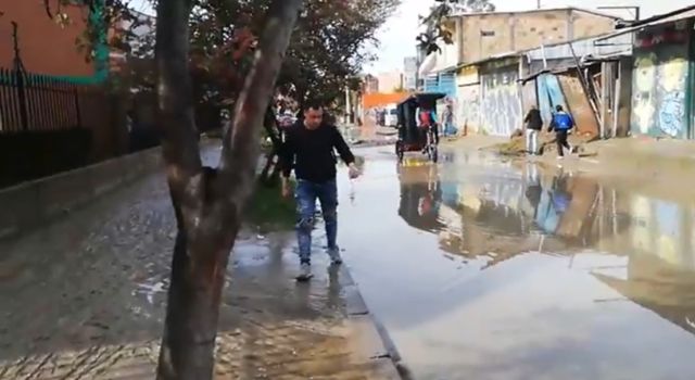 Inundaciones y lodo en Terreros Soacha tras fuertes lluvias