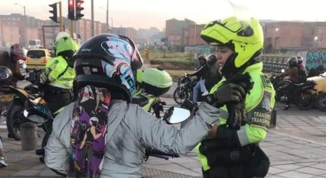 “Los andenes no son carril adicional”, campaña busca concientizar a motociclistas en Bogotá