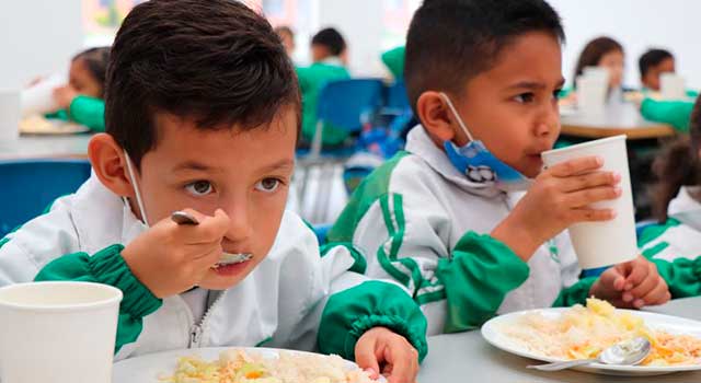 PAE en Soacha, estudiantes pasaron de recibir ración industrializada a alimento preparado en el colegio