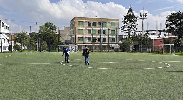 Bajo la lupa de la Contraloría las 181 canchas sintéticas de Bogotá