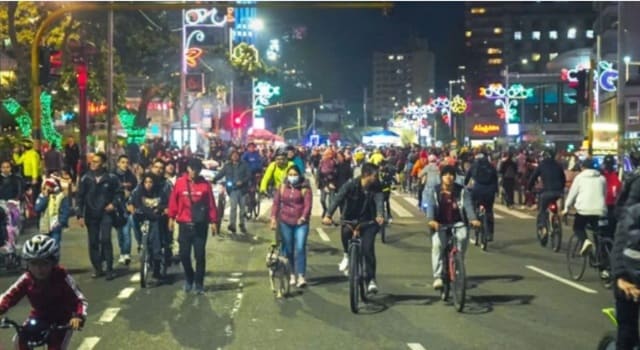 El próximo jueves 12 de diciembre, Bogotá celebrará su tradicional Ciclovía Nocturna como parte de la programación navideña de la capital.