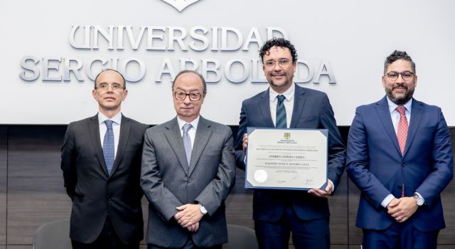 Se entregó Orden Universidad Sergio Arboleda a Andrés Cepeda por aporte en arte y cultura