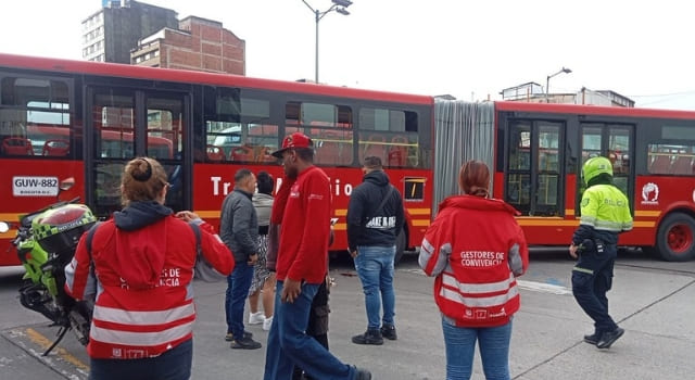 TransMilenio chocó contra un peatón en avenida Jiménez