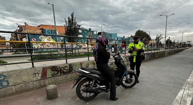 órdenes de comparendo por infracciones de tránsito en avenida Guayacanes