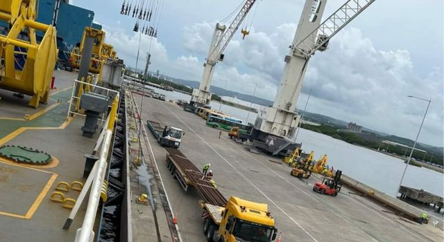 Llegaron a Cartagena los primeros rieles del Metro de Bogotá