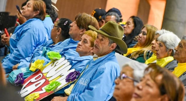 La asamblea anual reúne a representantes locales y distritales para evaluar avances en políticas públicas sobre envejecimiento y establecer objetivos para el próximo año.